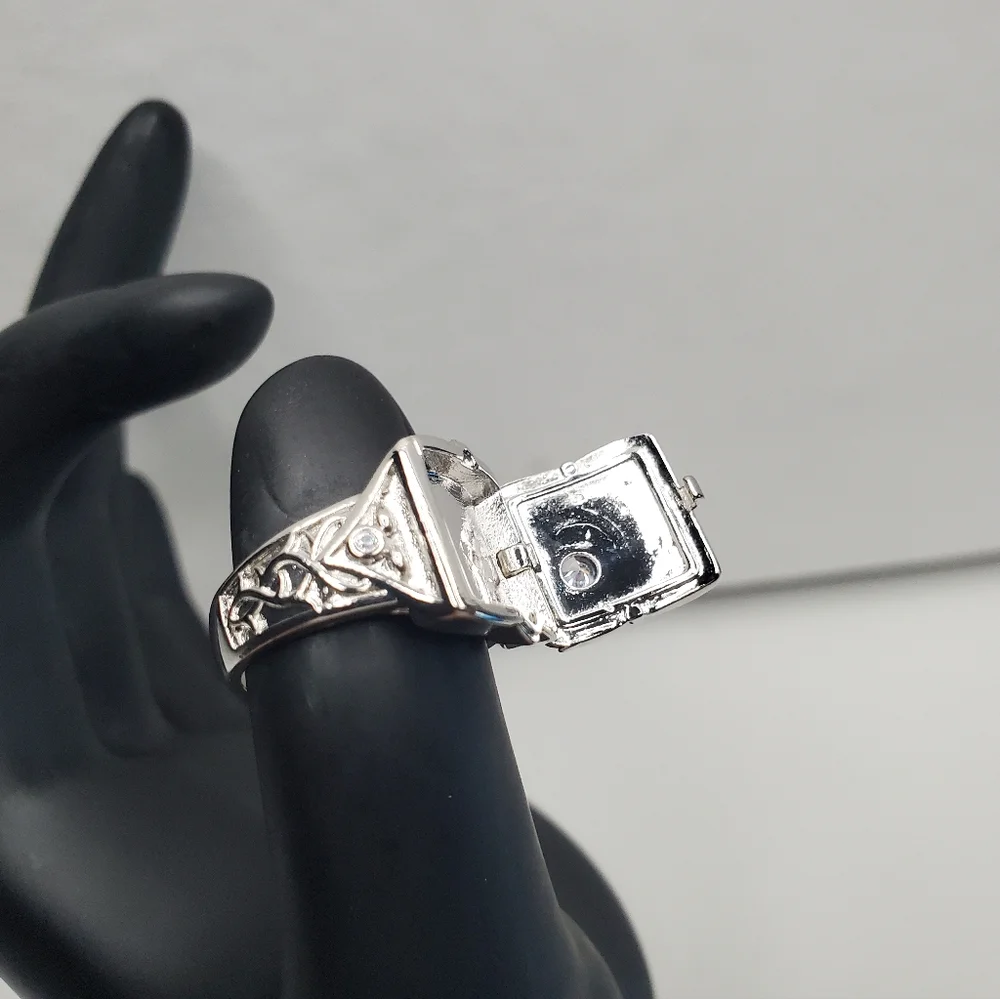 Mens Silver Open Locklet Secret Compartment Ring - Picture 4 of 16